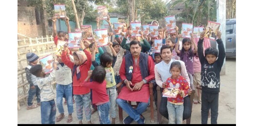 हर बच्चे तक शिक्षा पहुँचाने का संदेश, समाजसेवी ने वितरित किए शैक्षणिक सामग्री